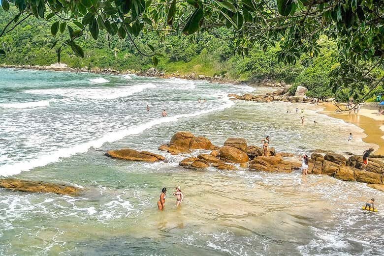 Excursão às Praias de Bombinhas – Relax, Sol e Natureza!