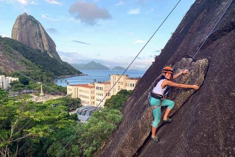 Aventura de Escalada no Morro da Babilônia: Desafie-se com Vistas de Tirar o Fôlego no Rio de Janeiro!