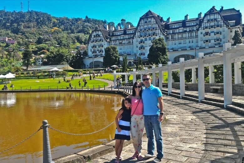 Excursão Privada a Petrópolis ou Arraial do Cabo: Descubra os Encantos!