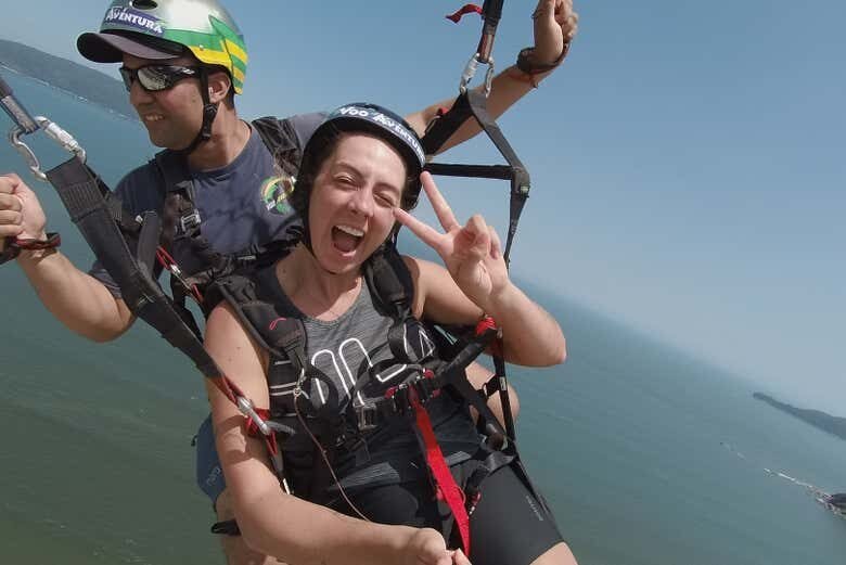 Adrenalina e Beleza Natural: Voo de Parapente sobre São Vicente!