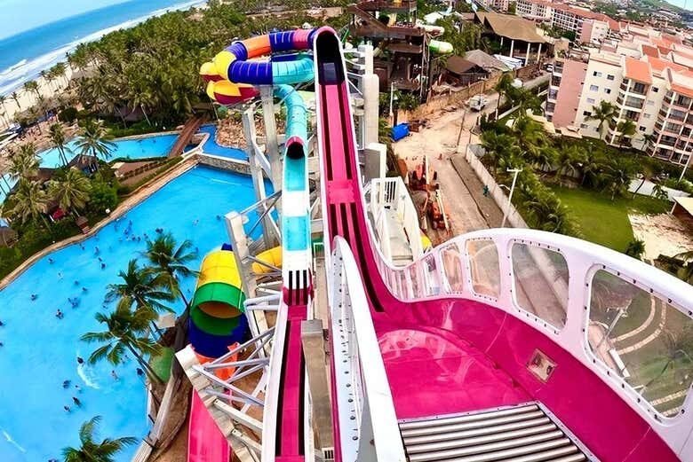 Diversão Sem Limites: Day Use no Beach Park com Transporte Incluso!