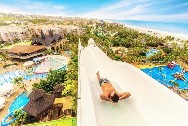 Diversão Sem Limites: Day Use no Beach Park com Transporte Incluso!