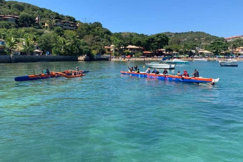 Explore o Litoral de Búzios com um Incrível Passeio de Canoa Havaiana!