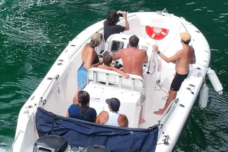 Explore as Belezas do Litoral Carioca: Passeio de Lancha pelas Ilhas da Gigóia e Tijuca!