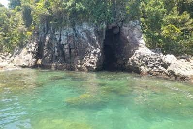Descubra as Ilhas do Lado Norte de Ubatuba com um Passeio de Lancha!
