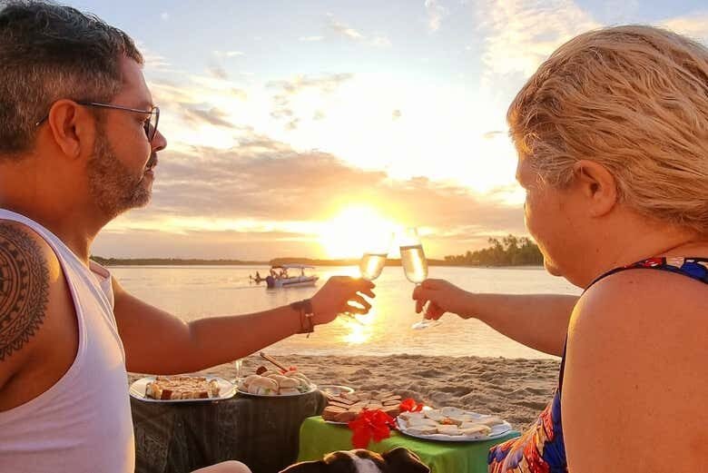 Piquenique Romântico na Praia da Boca da Barra ao Entardecer com Música ao Vivo!