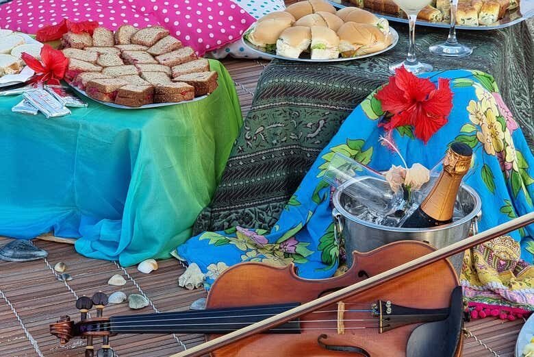 Piquenique Romântico na Praia da Boca da Barra ao Entardecer com Música ao Vivo!