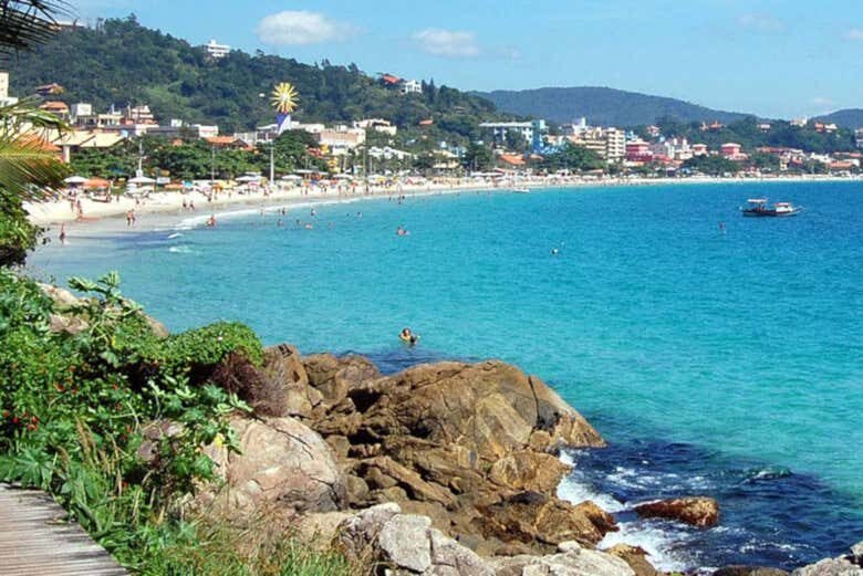 Excursão às Praias de Bombinhas – Relax, Sol e Natureza!