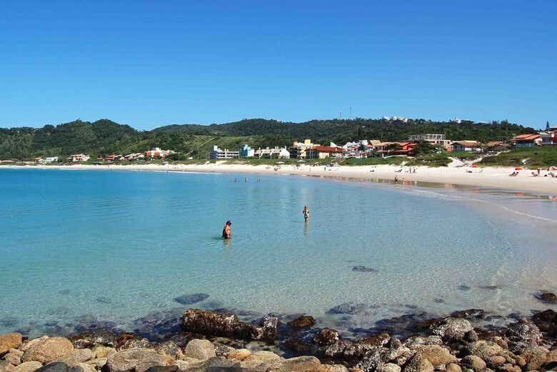 Excursão às Praias de Bombinhas – Relax, Sol e Natureza!