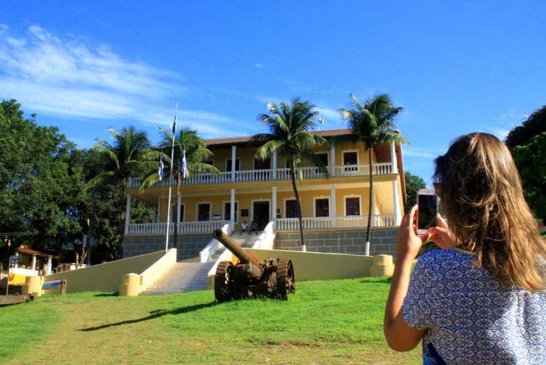 Tour Histórica pela Vila dos Remédios em Fernando de Noronha!