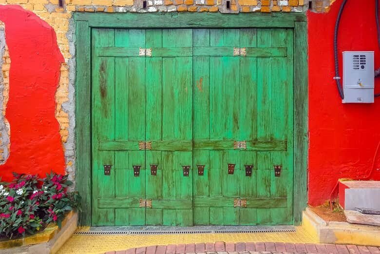 Explore a Pitoresca Embu das Artes: Cultura e Arte Pertinho de SP!