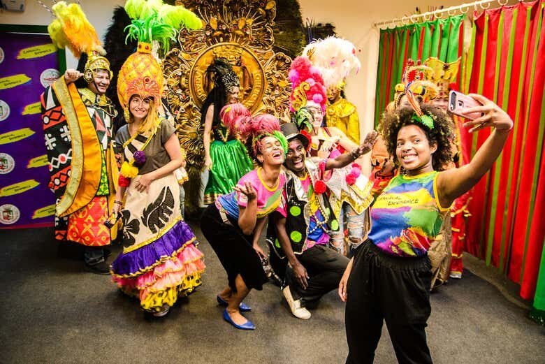 Tour Privado Pelo Carnaval do Rio de Janeiro: Descubra os Segredos e Dance ao Ritmo da Cidade Maravilhosa!