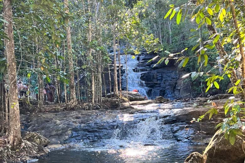Explore as Belezas Naturais de Itacaré: Passeio de Barco pelo Rio de Contas!