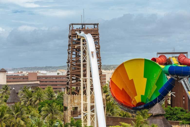 Diversão Sem Limites: Day Use no Beach Park com Transporte Incluso!