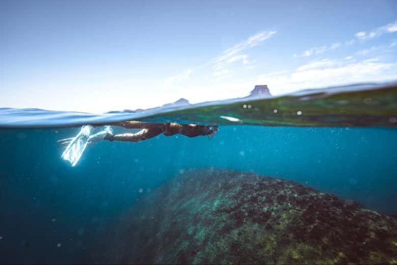 Explore as Maravilhas das Ilhas da Tijuca: Passeio de Lancha com Snorkel Incluso!