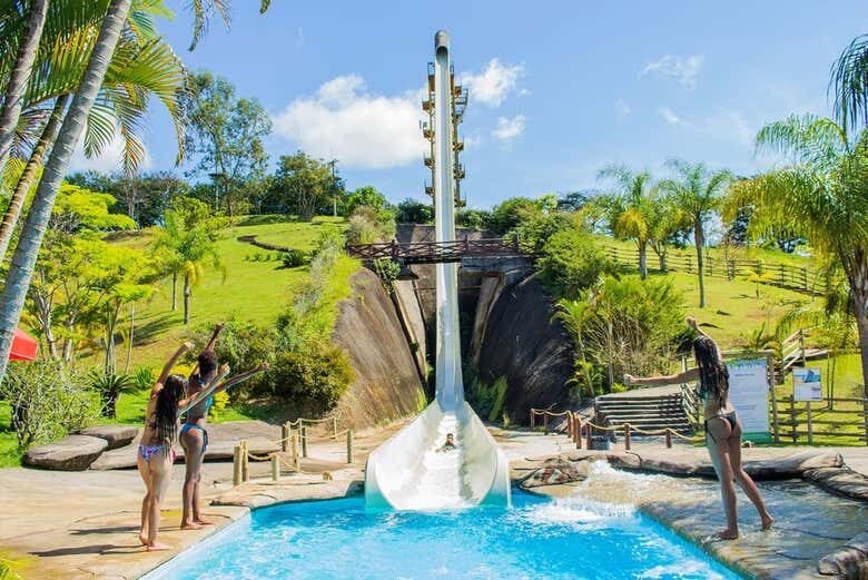 Excursão ao Parque Aquático Aldeia das Águas: Diversão Aquática Garantida no Rio de Janeiro!