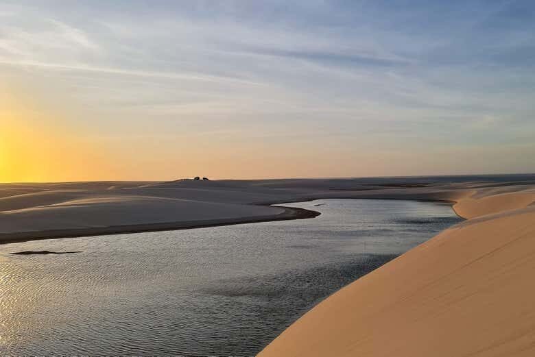 Explore as Dunas dos Lençóis Maranhenses ao Entardecer de 4x4!
