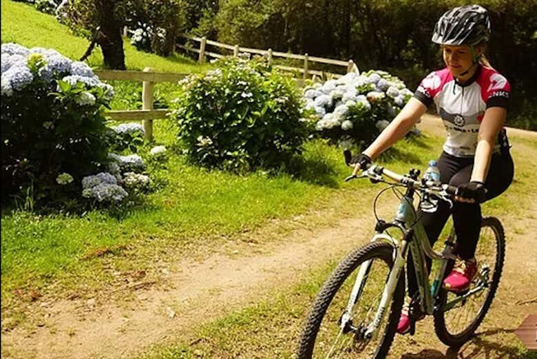 Explore a Serra da Mantiqueira de Bicicleta: Tour Imperdível em Monte Verde!