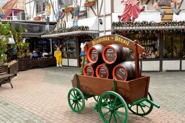 Tríplice Aventura Catarinense: Joinville, Blumenau e Balneário Camboriú em um Só Dia!