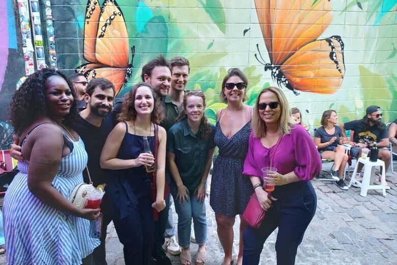 Tours de Bares e Arte na Vila Madalena: Explore o Bairro Mais Boêmio de São Paulo!