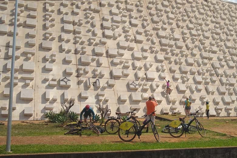 Explore Brasília de Bicicleta: Descubra a Capital com Diversão e Saúde!