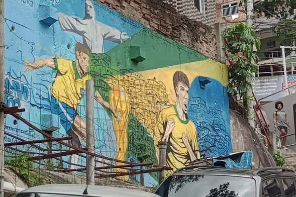 Descubra a Cultura Carioca no Tour pela Favela da Babilônia - Rio de Janeiro!