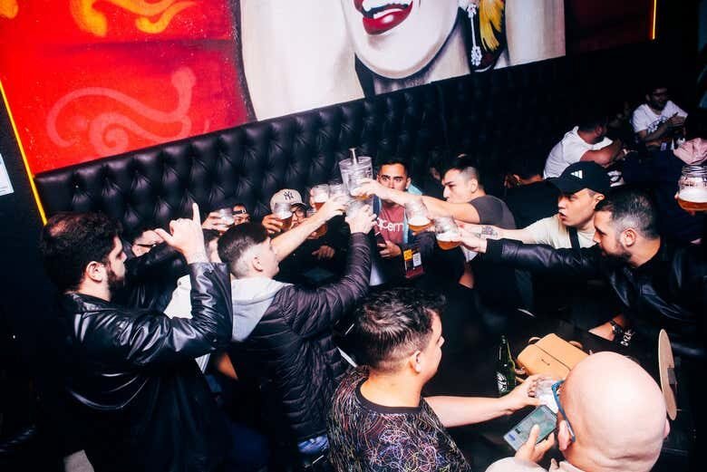 Pub Crawl em São Paulo: Uma Noite Inesquecível na Vila Madalena!