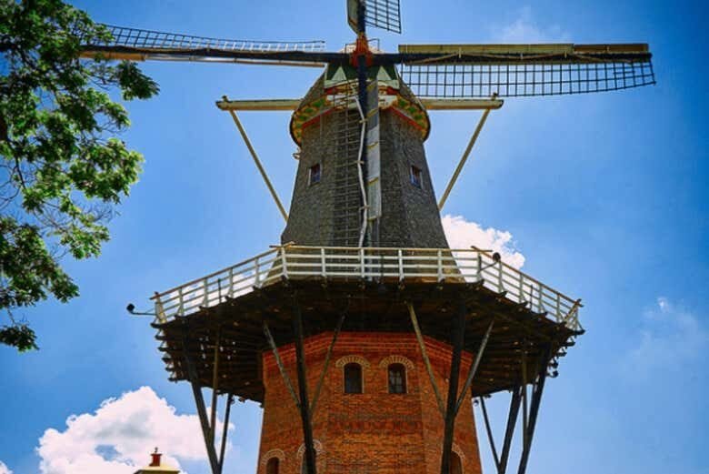 Exploração Privada de Holambra: Descubra a Cidade das Flores com Exclusividade!