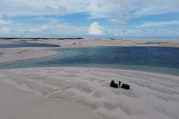 Explore as belezas dos Lençóis Maranhenses de quadriciclo em um tour privado incrível!