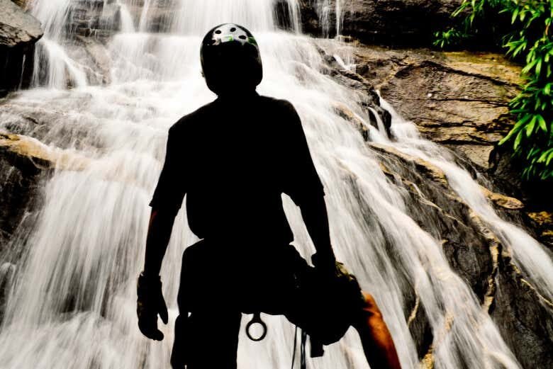 Aventura na Trilha da Cachoeira da Torre 47 em Bertioga!