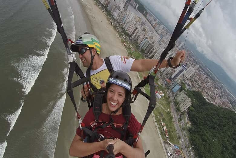 Adrenalina e Beleza Natural: Voo de Parapente sobre São Vicente!