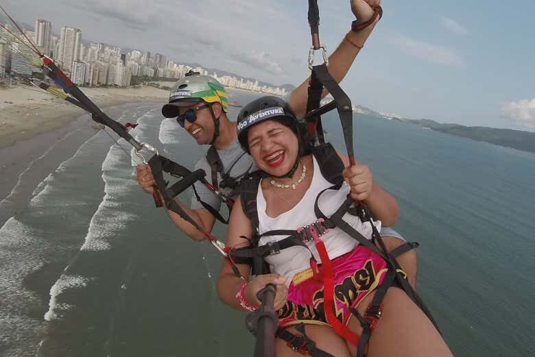 Adrenalina e Beleza Natural: Voo de Parapente sobre São Vicente!