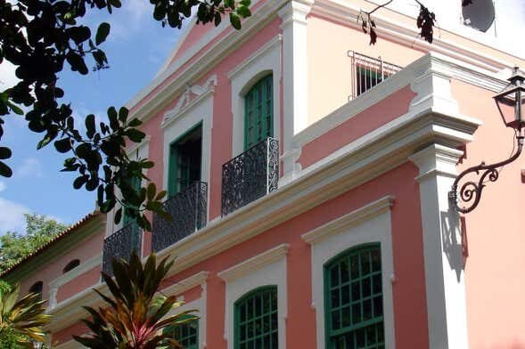 Visita Guiada pela Fundação Gilberto Freyre: Uma Viagem pela História e Cultura Pernambucana!