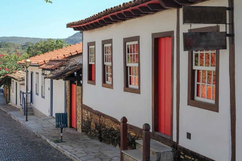 Excursão Privada a Pirenópolis e Cachoeira do Salto do Corumbá: Cultura e Natureza ao Seu Alcance!