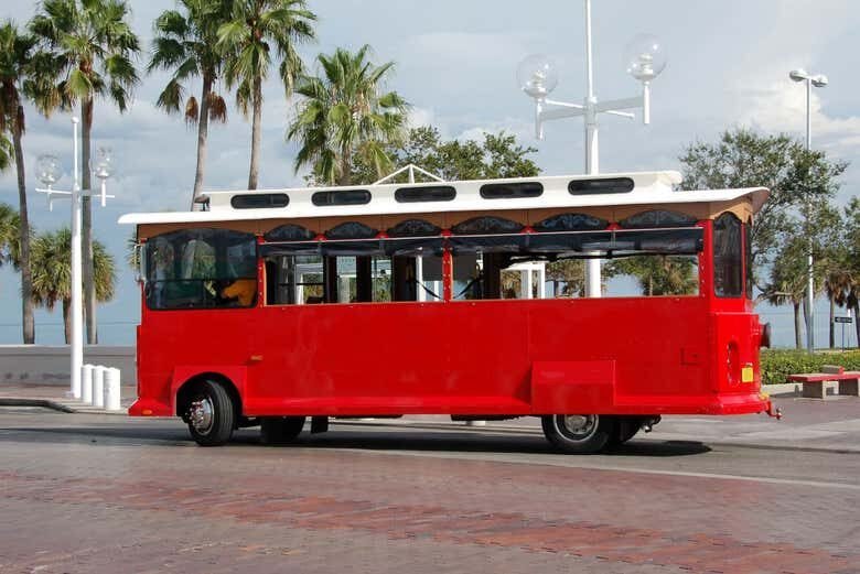 Explore as Praias Paradisíacas de Búzios com o Trem Turístico!