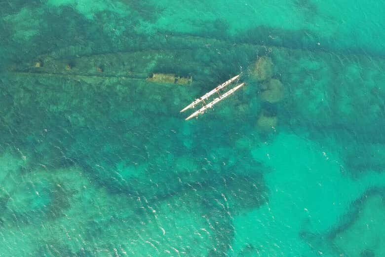 Aventura de Canoa Havaiana em Fernando de Noronha: Explore o Paraíso de Forma Única!