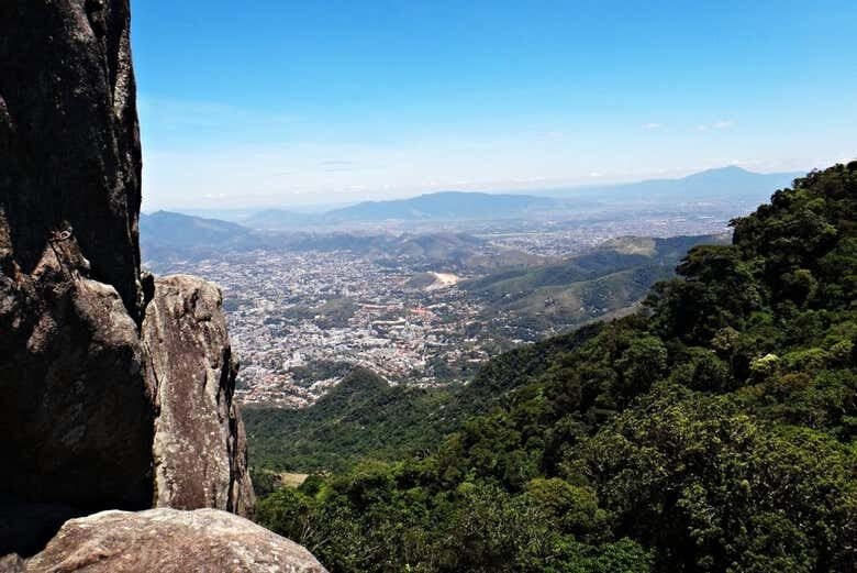 Aventura Radical: Trilha e Rapel no Bico do Papagaio!