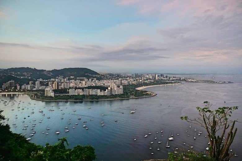 Desafie a Gravidade e Escale o Famoso Pão de Açúcar Carioca – Uma Aventura Vertical com Vista Panorâmica do Rio de Janeiro!