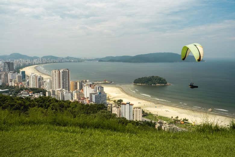 Adrenalina e Beleza Natural: Voo de Parapente sobre São Vicente!