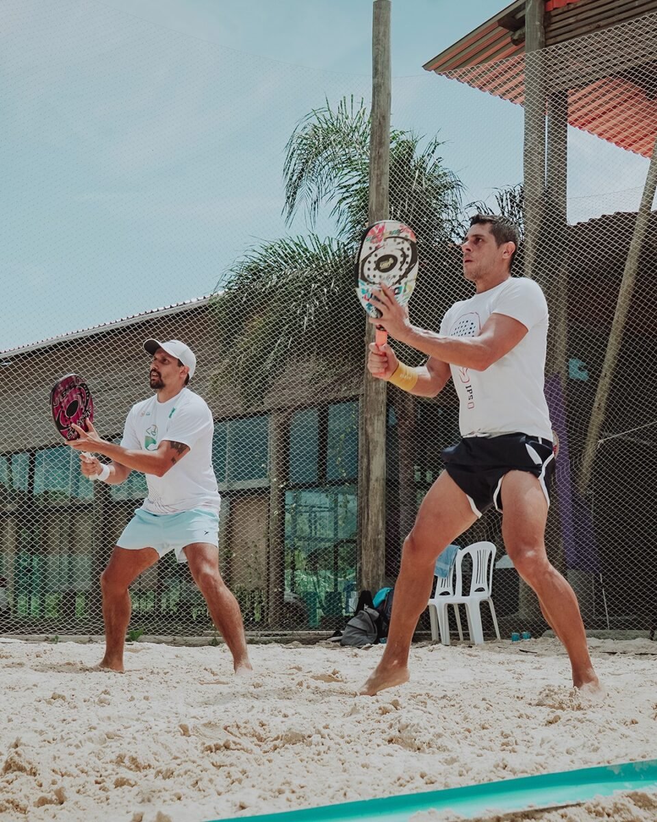Areia, desconto e Beach Tênis: Reserve Agora!