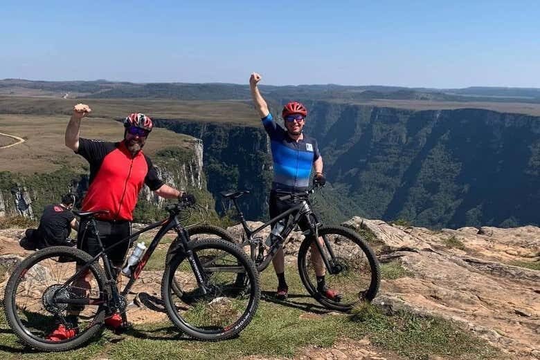 Aventura de Bike em Cambará do Sul — Pedale entre montanhas e natureza!