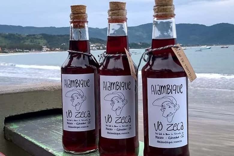 Explore Garopaba: Um Tour Completo pela História e Cachaça Artesanal!