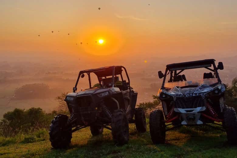 Aventura 4x4 de UTV: trilhas, cachoeiras e muita adrenalina!
