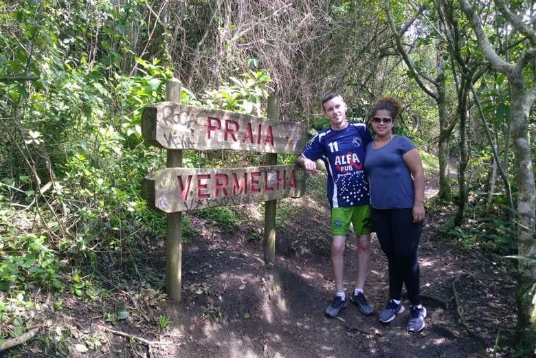Trilha entre a Praia do Ouvidor e Praia Vermelha: Natureza e Aventura!