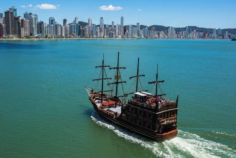 Aventura Completa: Teleférico do Parque Unipraias e Passeio de Barco Pirata!