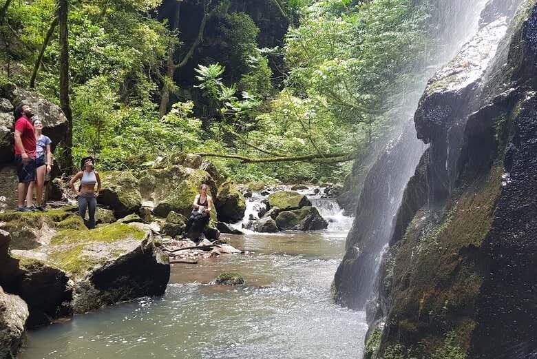 Trilha do Gavião: Aventura e Cachoeira em Três Coroas!