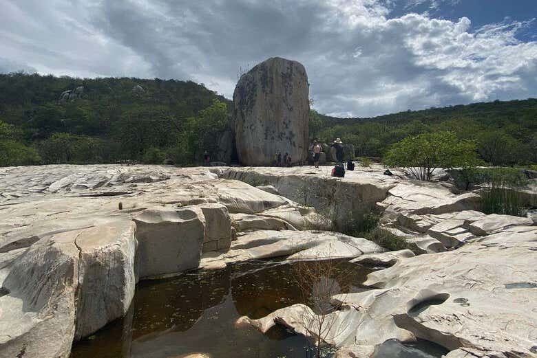 Explore o Oasis Escondido da Paraíba na Excursão à Pedra do Altar
