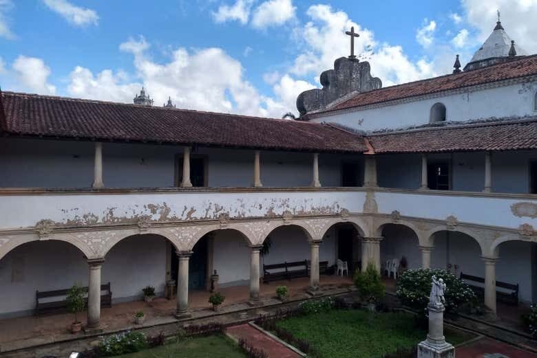 Explore Penedo e a Natureza Deslumbrante da Ilha Recanto do Penedo