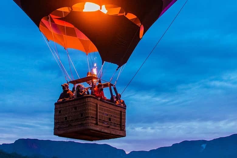 Voo de Balão pelos Cânions de Mampituba ao Amanhecer!