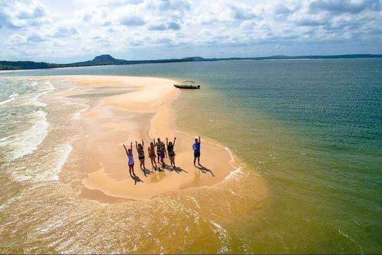 Encontro das Águas: Tour pelos Rios Amazonas e Tapajós em Santarém!